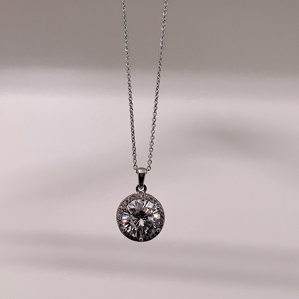 Sparkling Circle Pendant Crystal Necklace